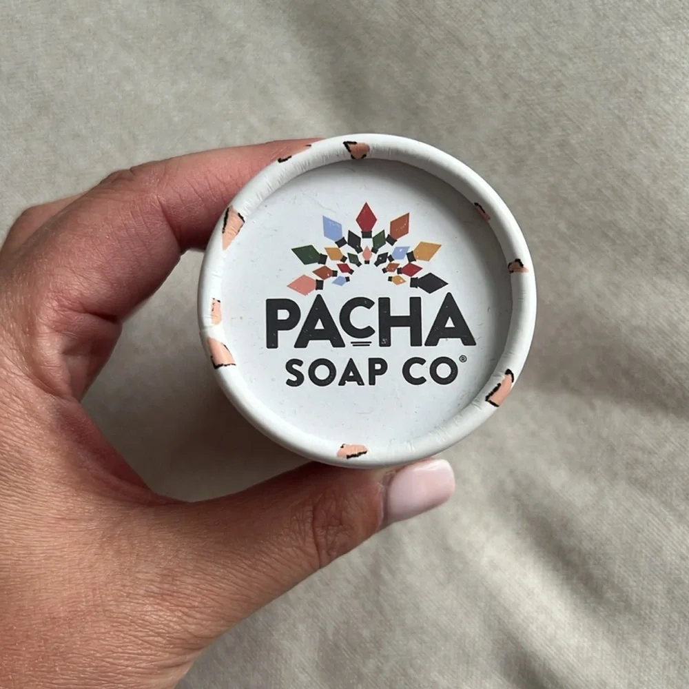NEW- Pacha Soap Co. Candy Cane Lane Mineral Soak